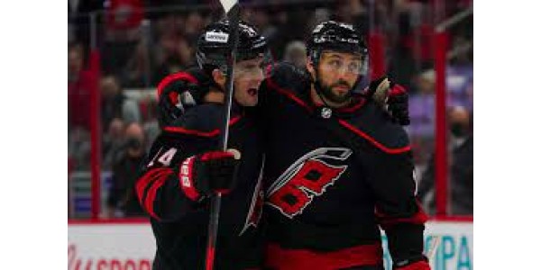 Carolina Hurricanes besejrede Edmonton Oilers 2-1